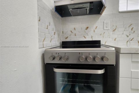 Propiedad comercial en alquiler en Hollywood, Florida, 122.54 m2 № 1949293 - foto 15