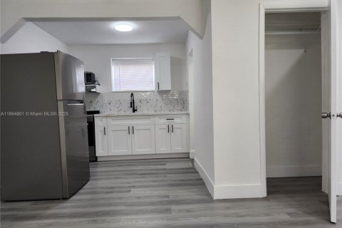 Propiedad comercial en alquiler en Hollywood, Florida, 122.54 m2 № 1949293 - foto 8