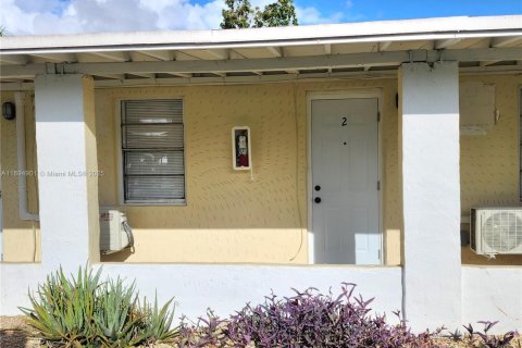 Propiedad comercial en alquiler en Hollywood, Florida, 122.54 m2 № 1949293 - foto 19