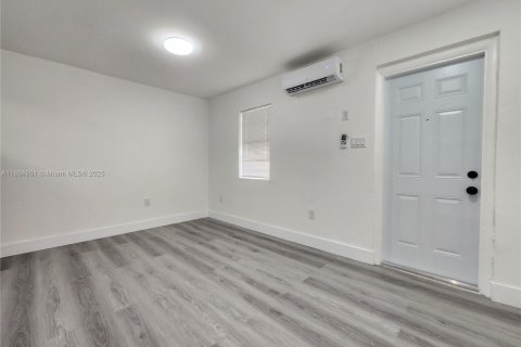 Propiedad comercial en alquiler en Hollywood, Florida, 122.54 m2 № 1949293 - foto 20