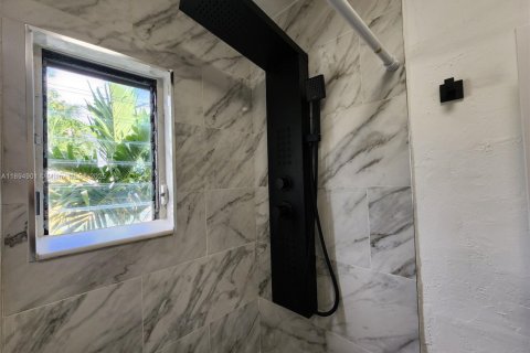 Propiedad comercial en alquiler en Hollywood, Florida, 122.54 m2 № 1949293 - foto 18