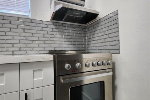 Propiedad comercial en alquiler en Hollywood, Florida, 122.54 m2 № 1949293 - foto 25