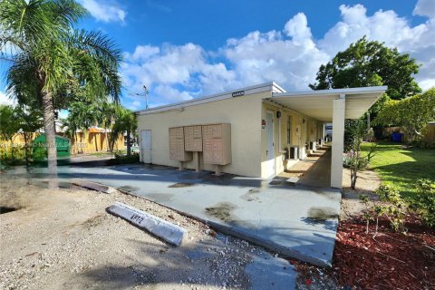 Propiedad comercial en alquiler en Hollywood, Florida, 122.54 m2 № 1949293 - foto 4