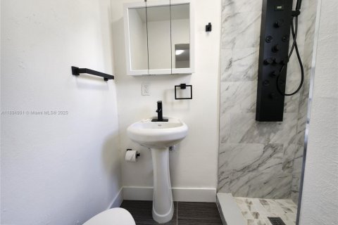 Propiedad comercial en alquiler en Hollywood, Florida, 122.54 m2 № 1949293 - foto 27