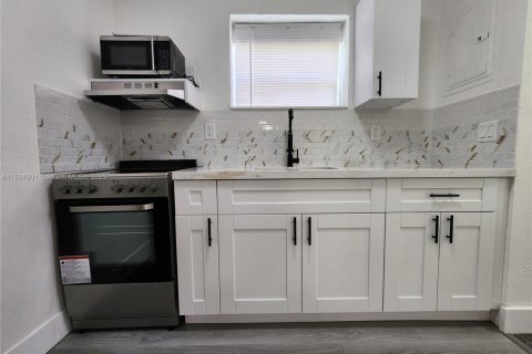 Propiedad comercial en alquiler en Hollywood, Florida, 122.54 m2 № 1949293 - foto 14