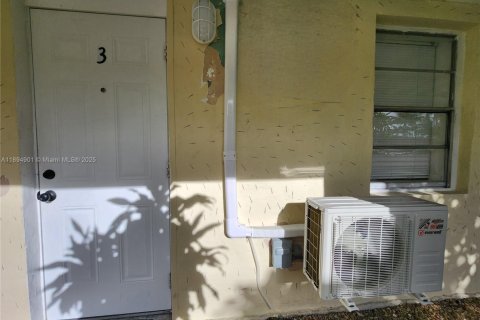 Propiedad comercial en alquiler en Hollywood, Florida, 122.54 m2 № 1949293 - foto 30