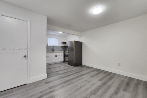 Propiedad comercial en alquiler en Hollywood, Florida, 122.54 m2 № 1949293 - foto 21