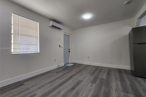 Propiedad comercial en alquiler en Hollywood, Florida, 122.54 m2 № 1949293 - foto 12