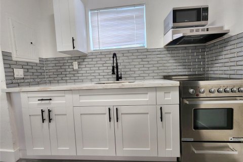 Propiedad comercial en alquiler en Hollywood, Florida, 122.54 m2 № 1949293 - foto 24