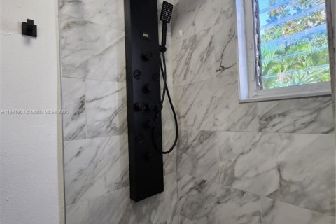 Propiedad comercial en alquiler en Hollywood, Florida, 122.54 m2 № 1949293 - foto 28