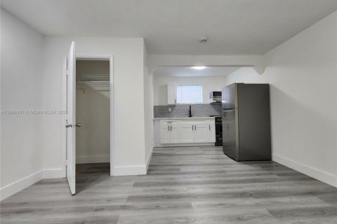 Propiedad comercial en alquiler en Hollywood, Florida, 122.54 m2 № 1949293 - foto 22