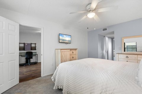 Condo in Bradenton, Florida, 2 bedrooms  № 1543000 - photo 12