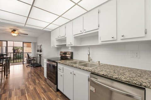 Condo in Bradenton, Florida, 2 bedrooms  № 1543000 - photo 18