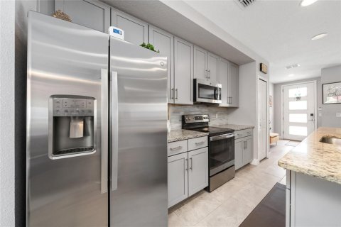 Touwnhouse à vendre à Kissimmee, Floride: 3 chambres, 147.81 m2 № 2111891 - photo 11