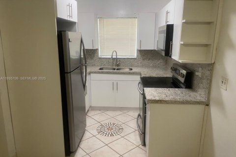 Apartamento en alquiler en Hallandale Beach, Florida, 1 dormitorio, 59.18 m2 № 1993823 - foto 5