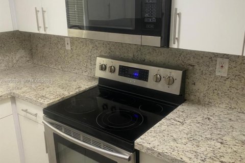 Apartamento en alquiler en Hallandale Beach, Florida, 1 dormitorio, 59.18 m2 № 1993823 - foto 4