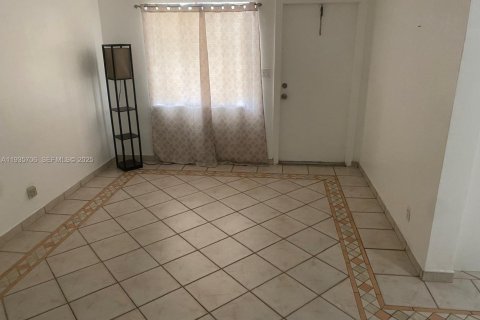 Apartamento en alquiler en Hallandale Beach, Florida, 1 dormitorio, 59.18 m2 № 1993823 - foto 2