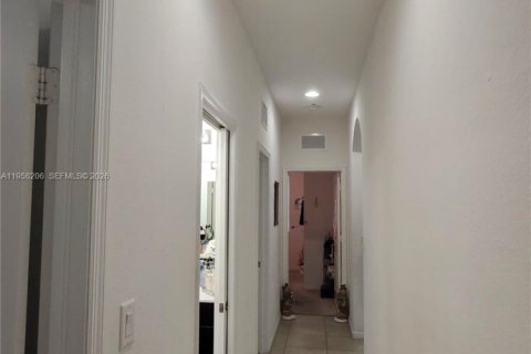 House in Homestead, Florida 4 bedrooms, 174.38 sq.m. № 2027676 - photo 30