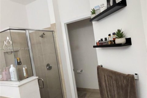 House in Homestead, Florida 4 bedrooms, 174.38 sq.m. № 2027676 - photo 21