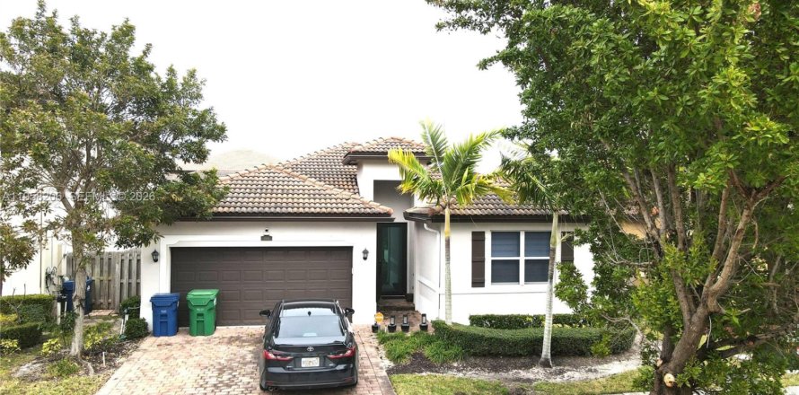 House in Homestead, Florida 4 bedrooms, 174.38 sq.m. № 2027676