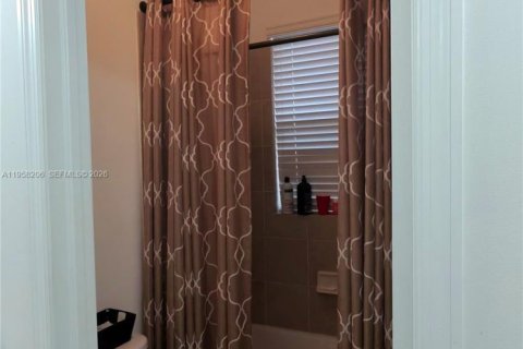 House in Homestead, Florida 4 bedrooms, 174.38 sq.m. № 2027676 - photo 16