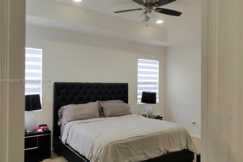 House in Homestead, Florida 4 bedrooms, 174.38 sq.m. № 2027676 - photo 27
