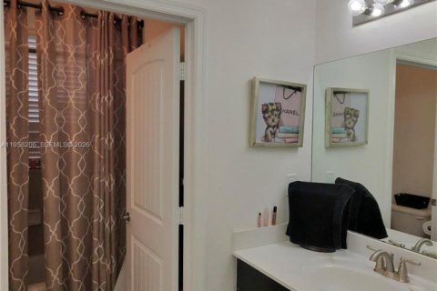 House in Homestead, Florida 4 bedrooms, 174.38 sq.m. № 2027676 - photo 23