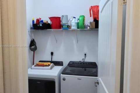 House in Homestead, Florida 4 bedrooms, 174.38 sq.m. № 2027676 - photo 29