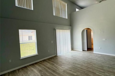 House in Winter Haven, Florida 4 bedrooms, 279.64 sq.m. № 2106783 - photo 7