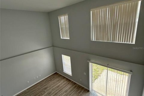 House in Winter Haven, Florida 4 bedrooms, 279.64 sq.m. № 2106783 - photo 3