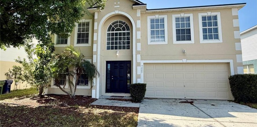 House in Winter Haven, Florida 4 bedrooms, 279.64 sq.m. № 2106783