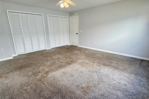 House in Winter Haven, Florida 4 bedrooms, 279.64 sq.m. № 2106783 - photo 27