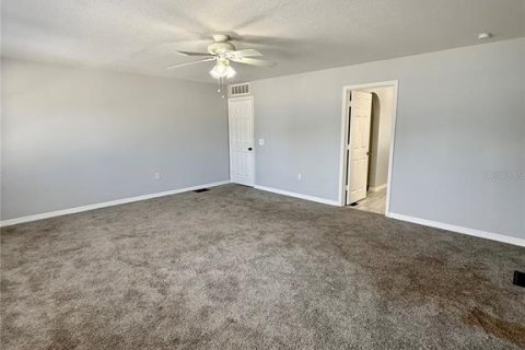House in Winter Haven, Florida 4 bedrooms, 279.64 sq.m. № 2106783 - photo 16