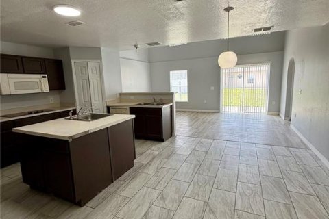 House in Winter Haven, Florida 4 bedrooms, 279.64 sq.m. № 2106783 - photo 5