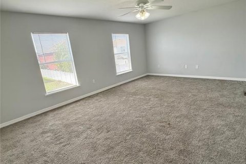House in Winter Haven, Florida 4 bedrooms, 279.64 sq.m. № 2106783 - photo 4