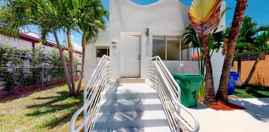 Villa ou maison à Miami, Floride 4 chambres, 337.24 m2 № 1684143