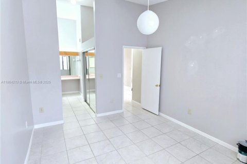 Купить таунхаус в Хайалиа, Флорида 2 спальни, 101.17м2, № 1981440 - фото 9
