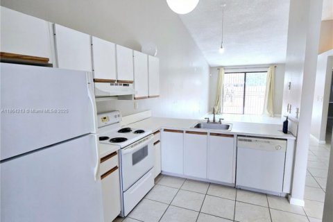 Купить таунхаус в Хайалиа, Флорида 2 спальни, 101.17м2, № 1981440 - фото 4