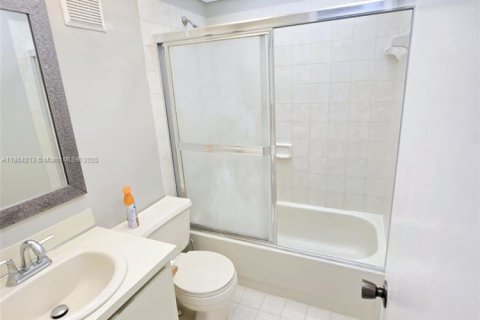 Купить таунхаус в Хайалиа, Флорида 2 спальни, 101.17м2, № 1981440 - фото 15