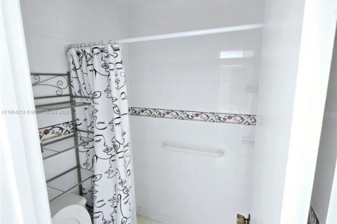 Купить таунхаус в Хайалиа, Флорида 2 спальни, 101.17м2, № 1981440 - фото 14