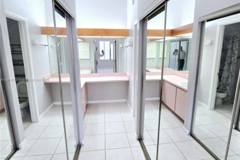 Купить таунхаус в Хайалиа, Флорида 2 спальни, 101.17м2, № 1981440 - фото 11