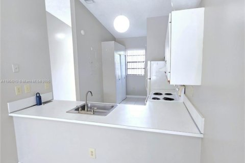 Купить таунхаус в Хайалиа, Флорида 2 спальни, 101.17м2, № 1981440 - фото 6