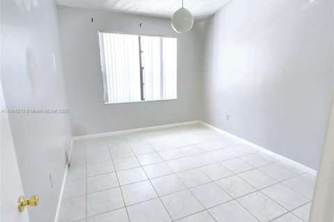 Купить таунхаус в Хайалиа, Флорида 2 спальни, 101.17м2, № 1981440 - фото 10