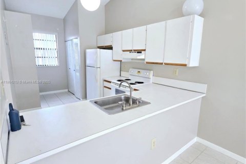 Купить таунхаус в Хайалиа, Флорида 2 спальни, 101.17м2, № 1981440 - фото 5