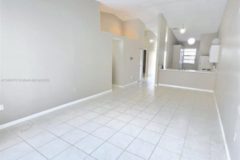 Таунхаус в Хайалиа, Флорида 2 спальни, 101.17м2 № 1981440