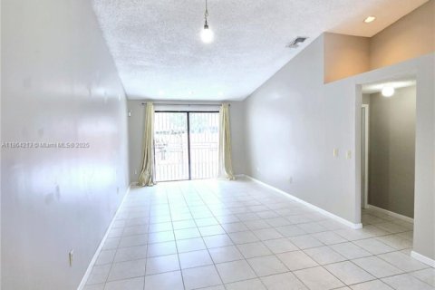 Купить таунхаус в Хайалиа, Флорида 2 спальни, 101.17м2, № 1981440 - фото 2