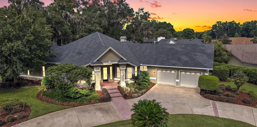 Casa en Ocala, Florida 3 dormitorios, 383.41 m2 № 2390763
