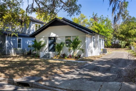 House in Gainesville, Florida 2 bedrooms, 102.01 sq.m. № 2101319