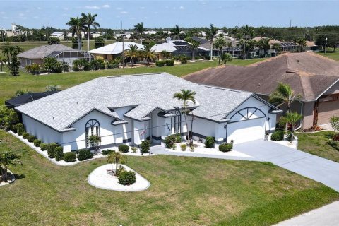 Casa en venta en Punta Gorda, Florida, 3 dormitorios, 186.64 m2 № 1740240 - foto 1