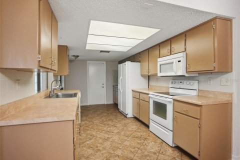 Casa en venta en Spring Hill, Florida, 2 dormitorios, 138.05 m2 № 2363227 - foto 9